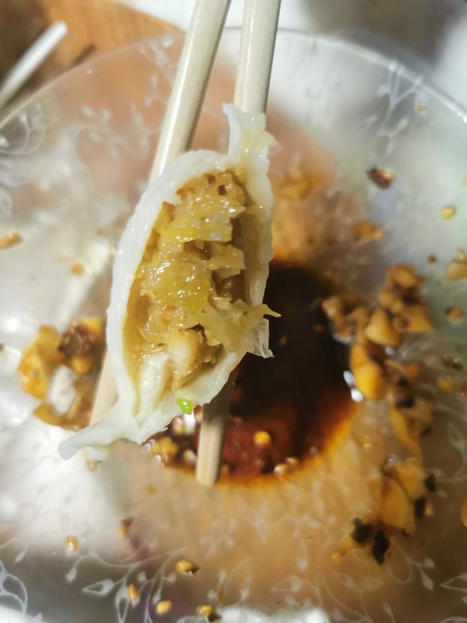 酸菜油梭子饺子的做法
