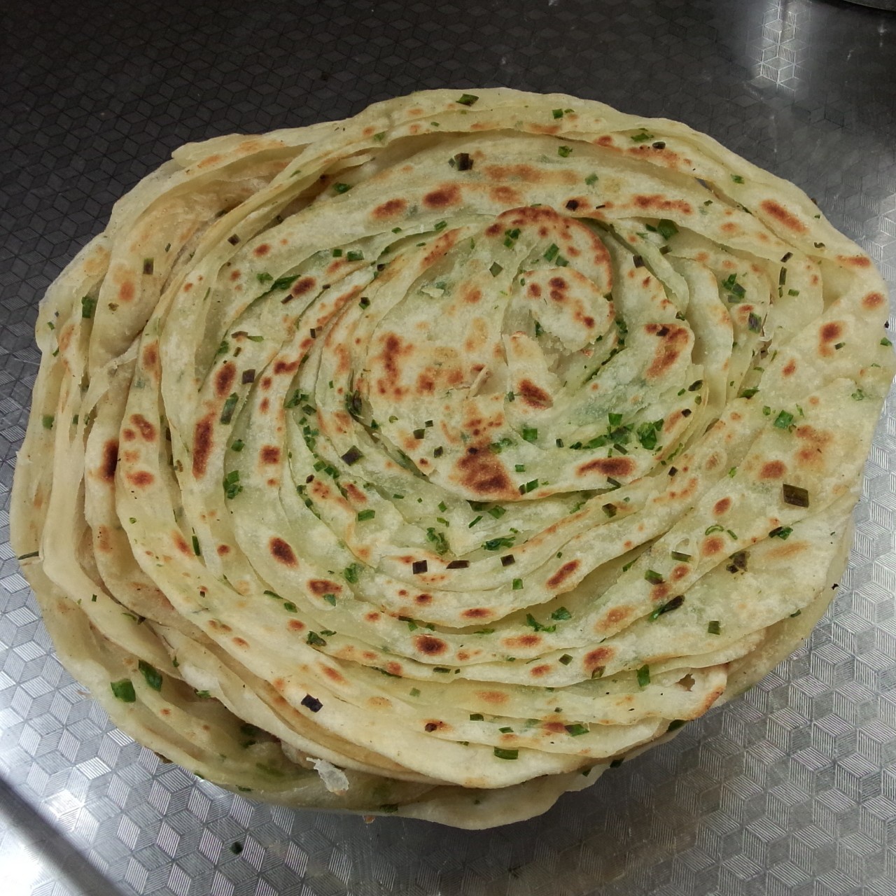 草木心                         做过 葱香手撕饼 赞 富强粉,葱花,水