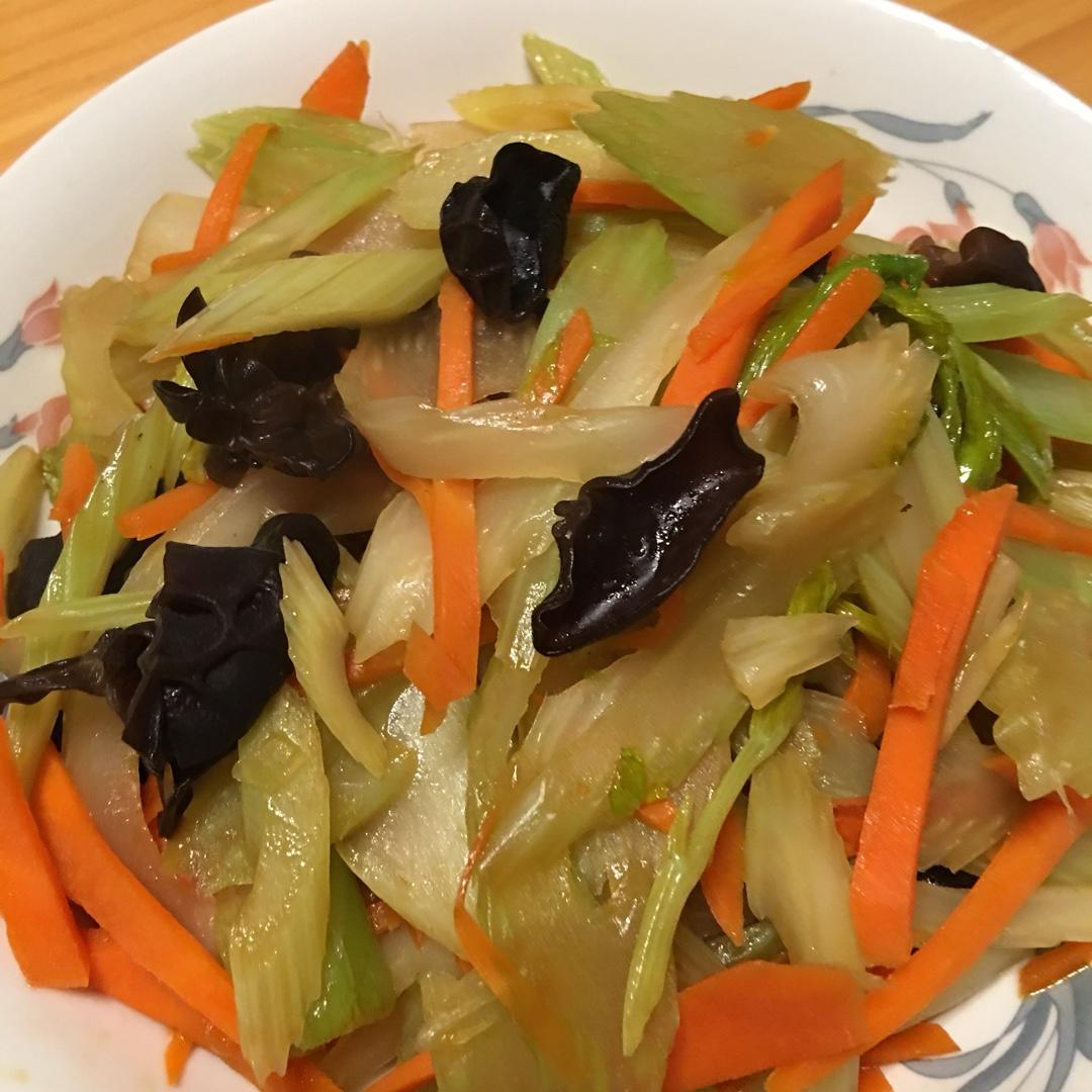 胡萝卜木耳炒芹菜