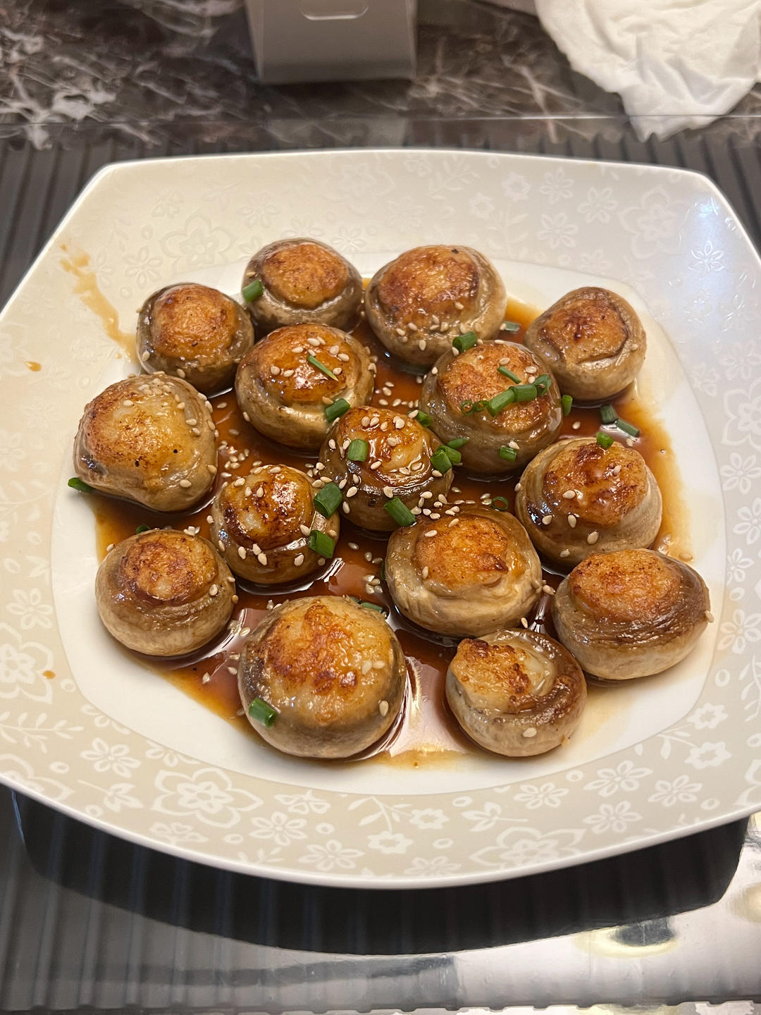 一口爆汁的虾滑酿口蘑