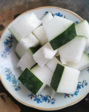 瑶柱冬瓜薏米瘦肉汤的做法 步骤3