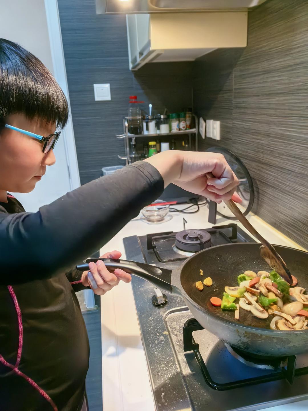 香干炒蘑菇（口蘑）