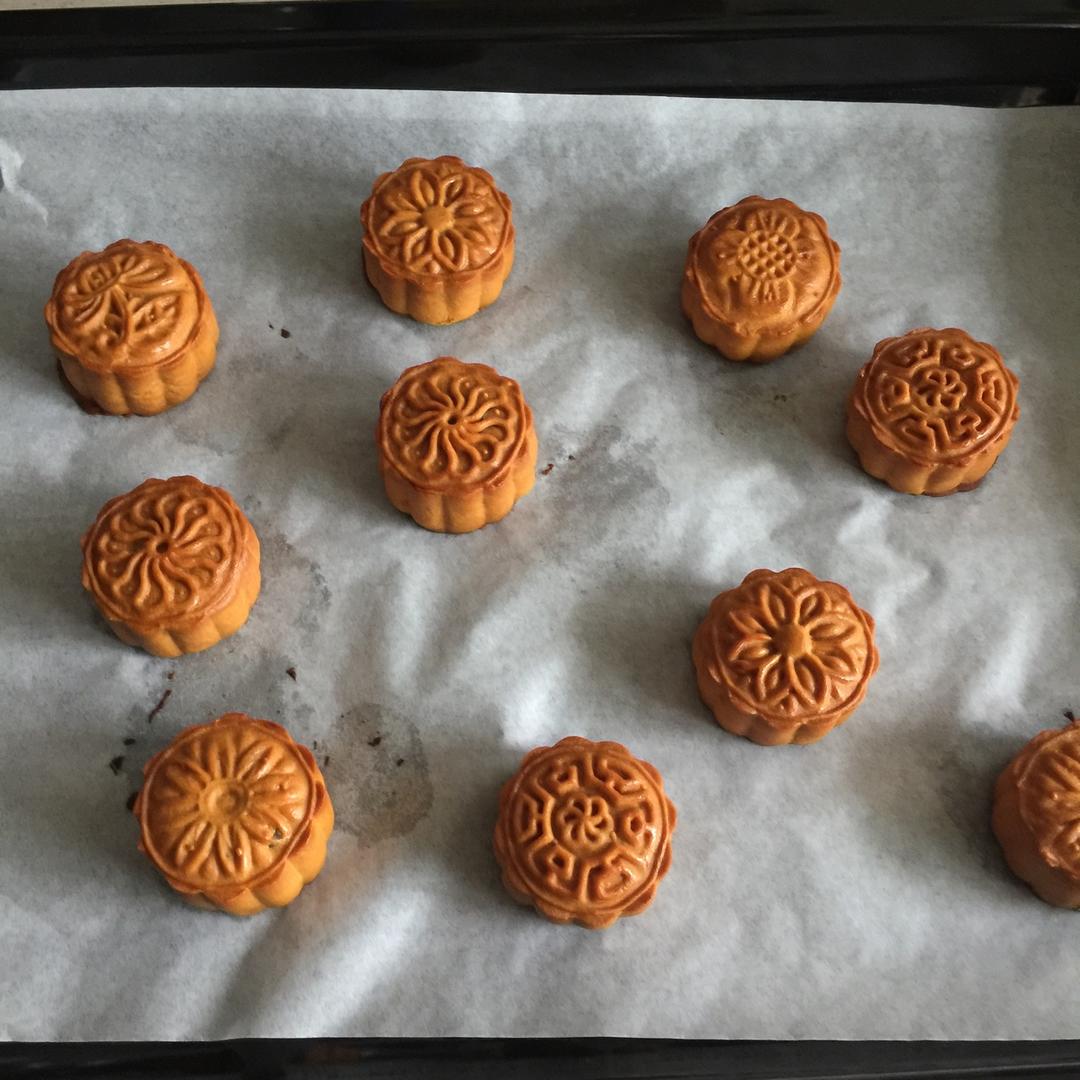 广式月饼——蛋黄莲蓉月饼