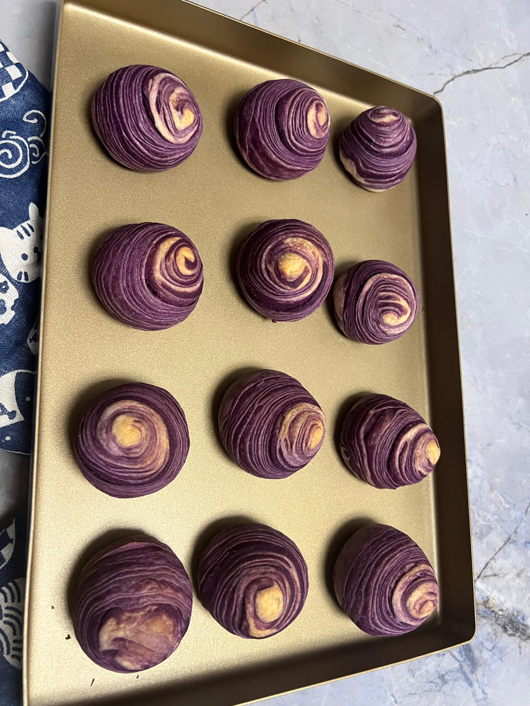 酥到掉渣的紫薯芋泥蛋黄酥