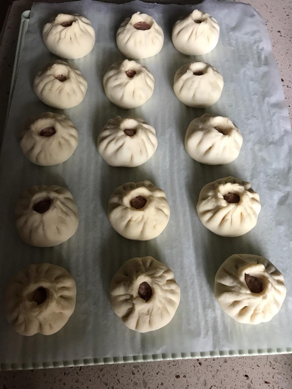 松软多汁的肉包子