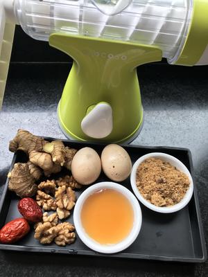 姜汁核桃调蛋的做法 步骤1