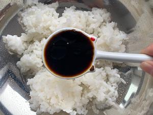 老妈炒了三十年的米饭了真的太香了🔥🔥的做法 步骤3