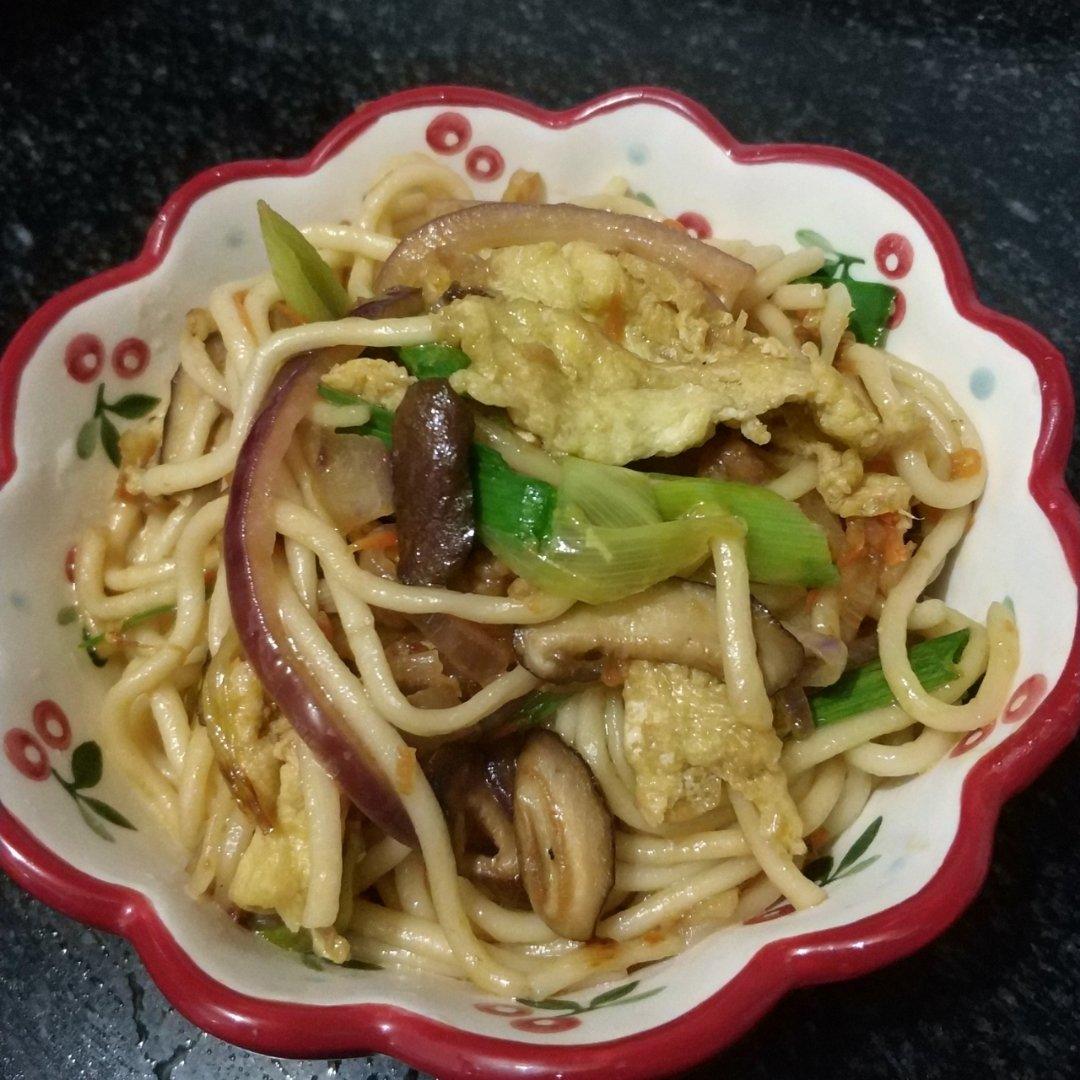 少油条条分明的炒面