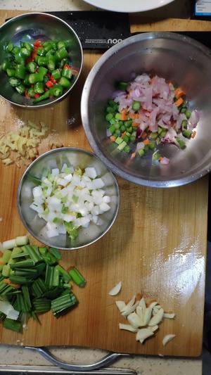 在家就能复刻的经典湘菜【炒鸡杂】的做法 步骤2