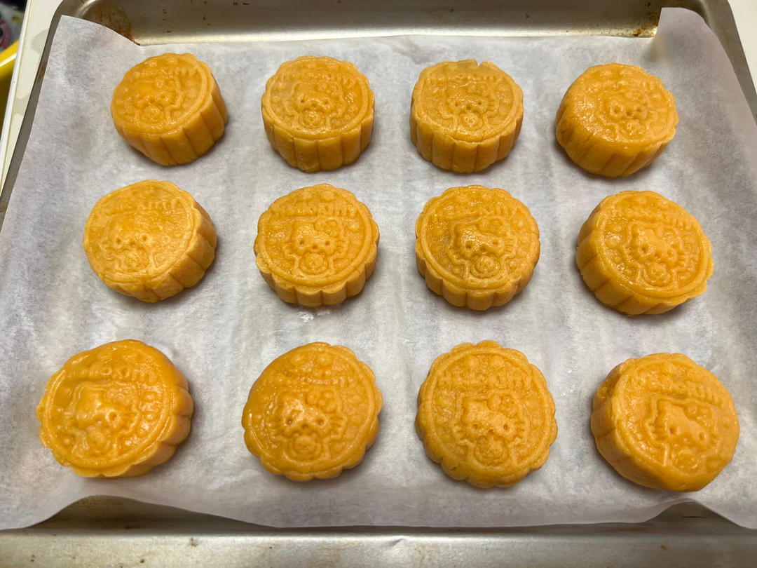 💃奶黄流心月饼——这是可以让你坐稳朋友圈厨霸位置的月饼🥮，没人点赞算我输👎