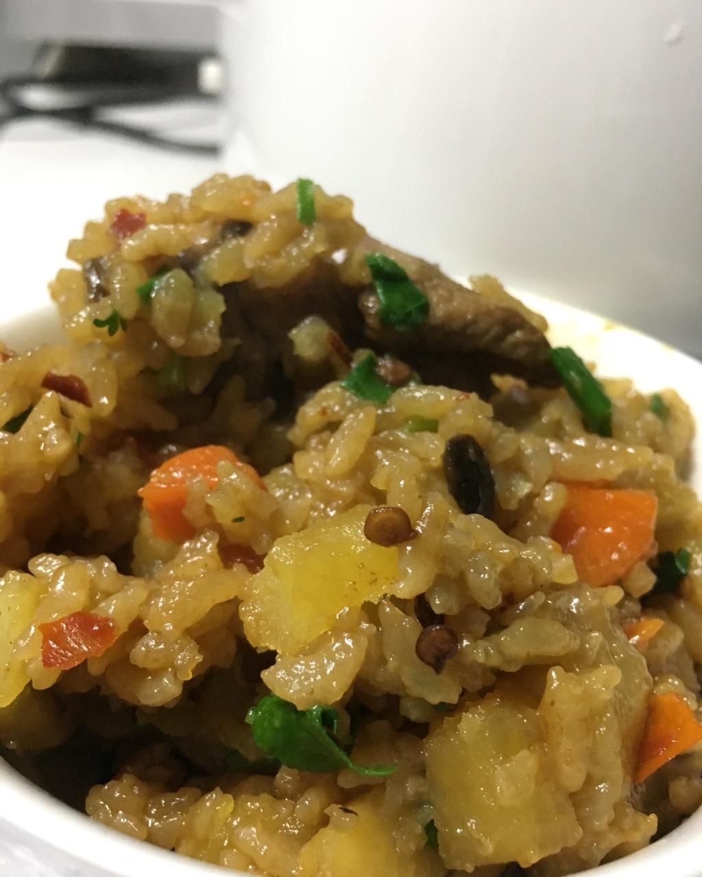 喷香排骨焖饭（爆好吃）