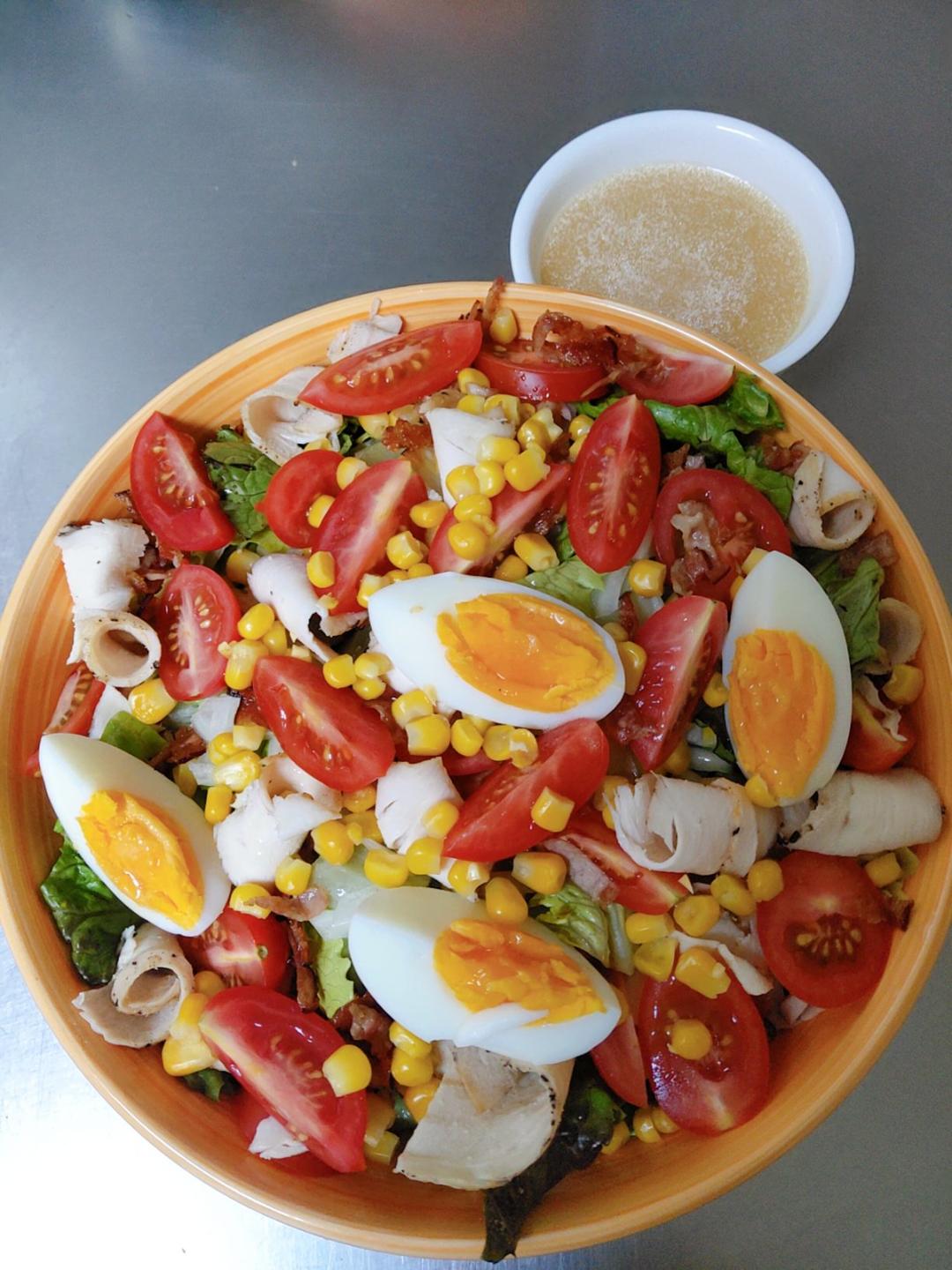 4款美味轻盈的沙拉+8款秘制沙拉酱