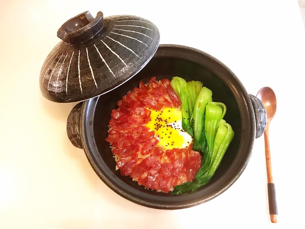 《广式腊肠砂锅煲仔饭》