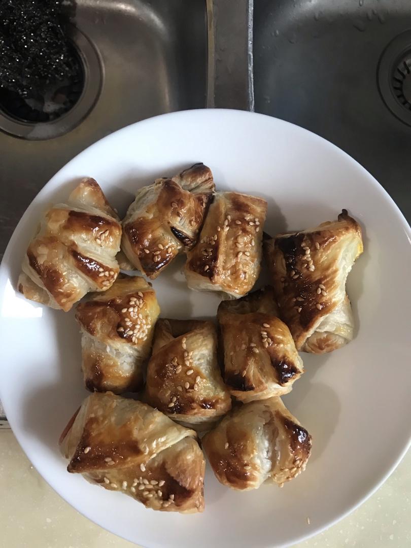 香肠酥皮卷：手抓饼皮还能这样吃，不用和面快速搞定早餐