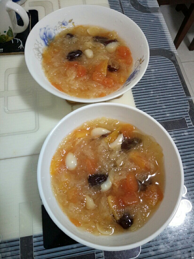 红枣木瓜银耳百合汤