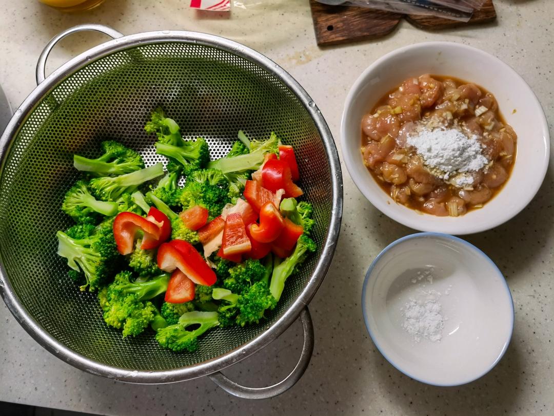 鸡胸肉炒西兰花