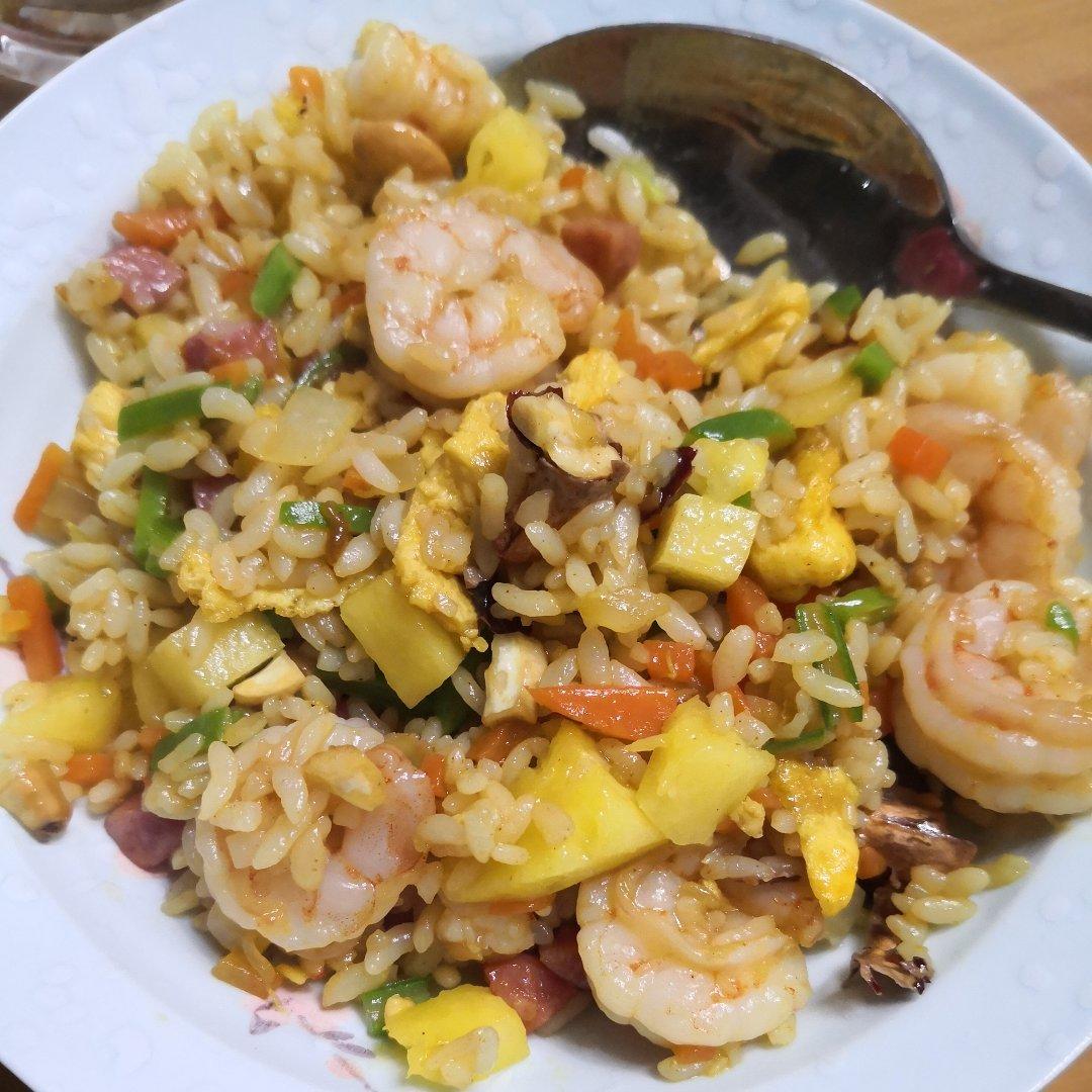 🍍菠萝蛋炒饭（加咖喱）