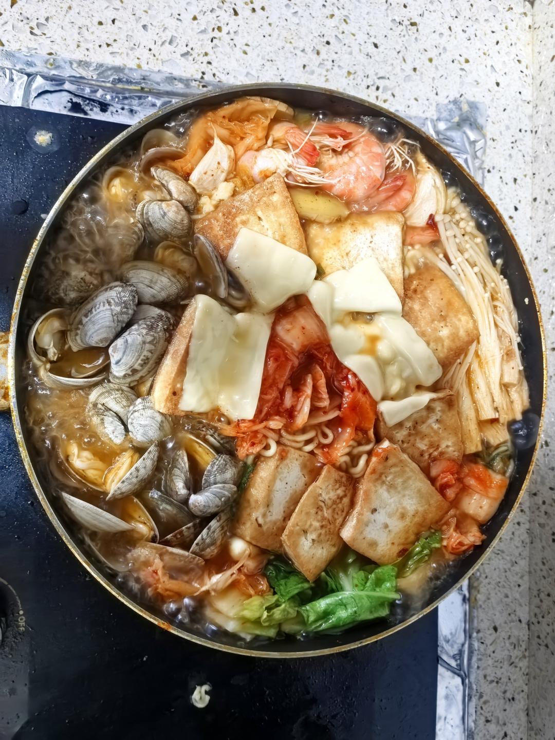 韩式泡菜豆腐锅/辣白菜豆腐汤