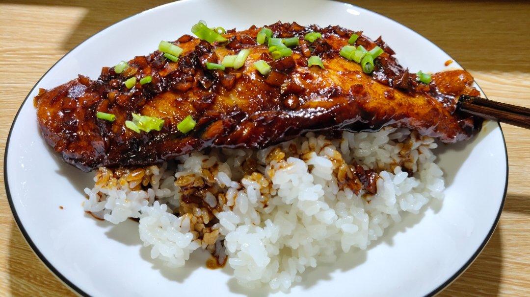 蜜汁巴沙鱼盖饭