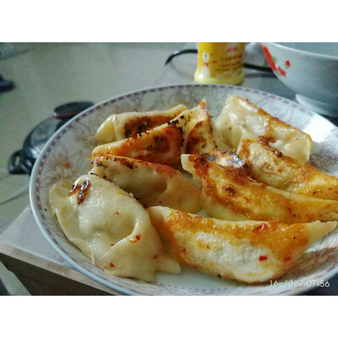 速冻水饺吃腻了吗~变锅贴吧(๑´ڡ`๑)