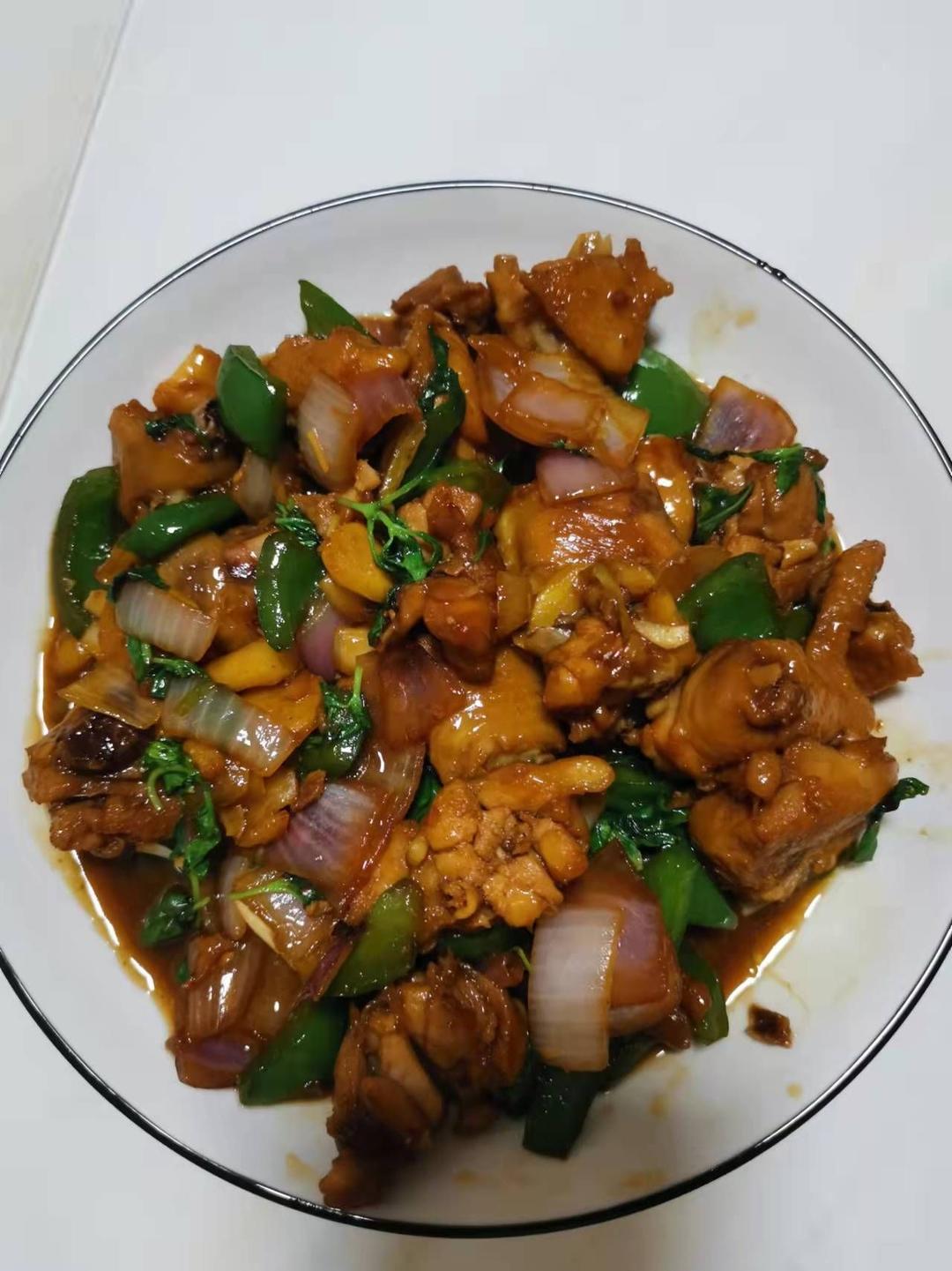 厨师长教你：“三杯鸡”的家常做法，汁香味浓，鲜嫩爽滑