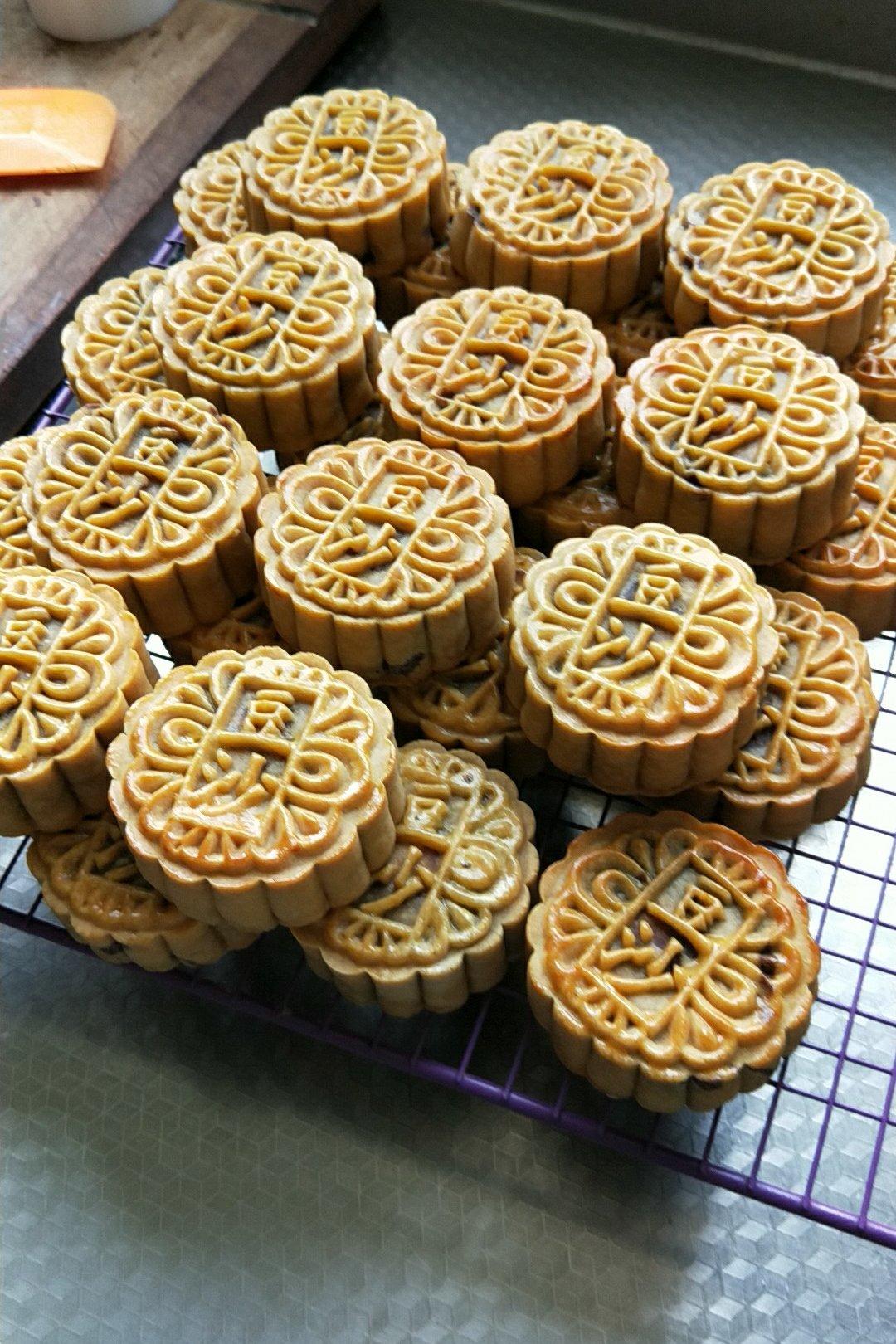 广式月饼－－蛋黄豆沙月饼