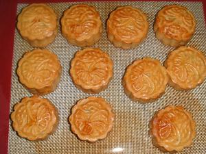 广式月饼——莲蓉月饼的做法 步骤15