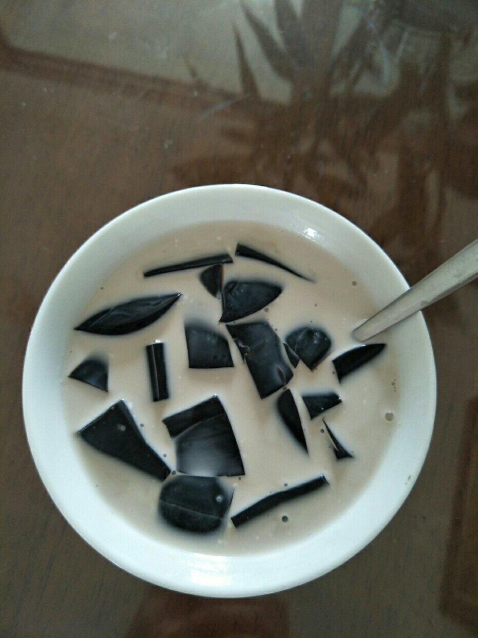 千慧子做的烧仙草 | 黑凉粉 | 龟苓膏