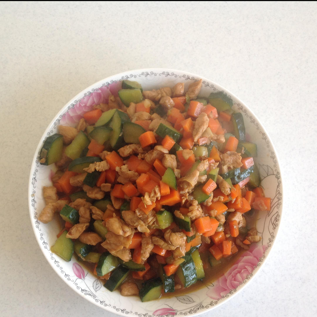 胡萝卜黄瓜鸡胸肉