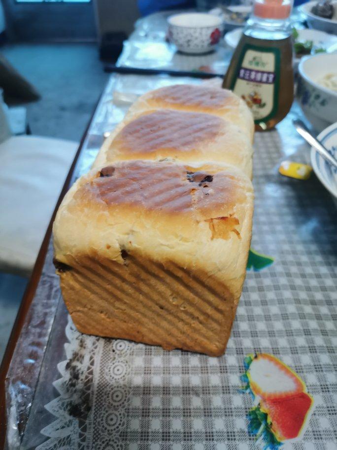我最近每天做一个的葡萄干吐司，真的超松软好吃！