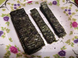 金枪鱼鱼籽寿司和三文鱼寿司的做法 步骤5