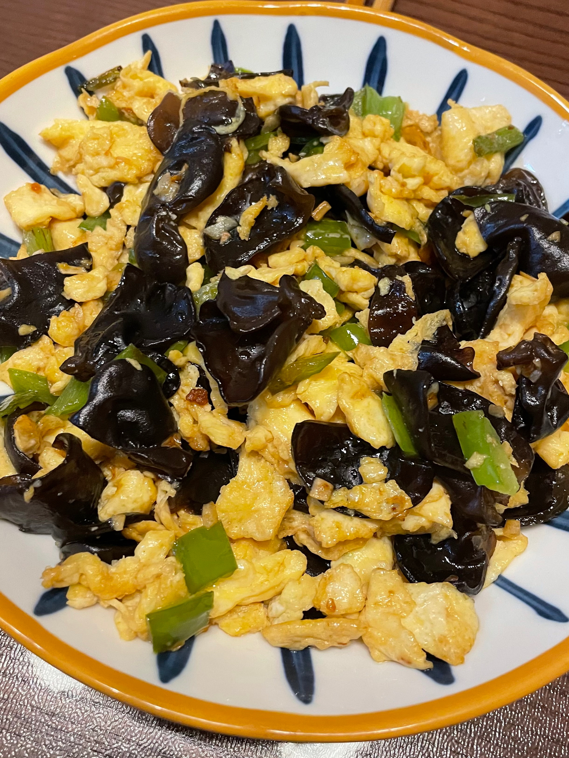黑木耳青椒炒鸡蛋（营养又下饭）