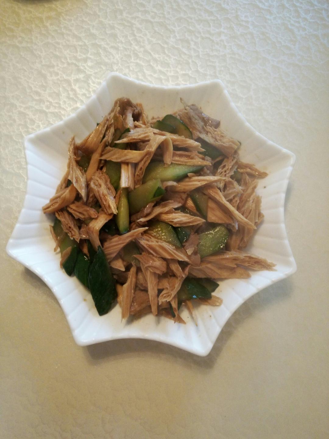 腐竹木耳黄瓜炒