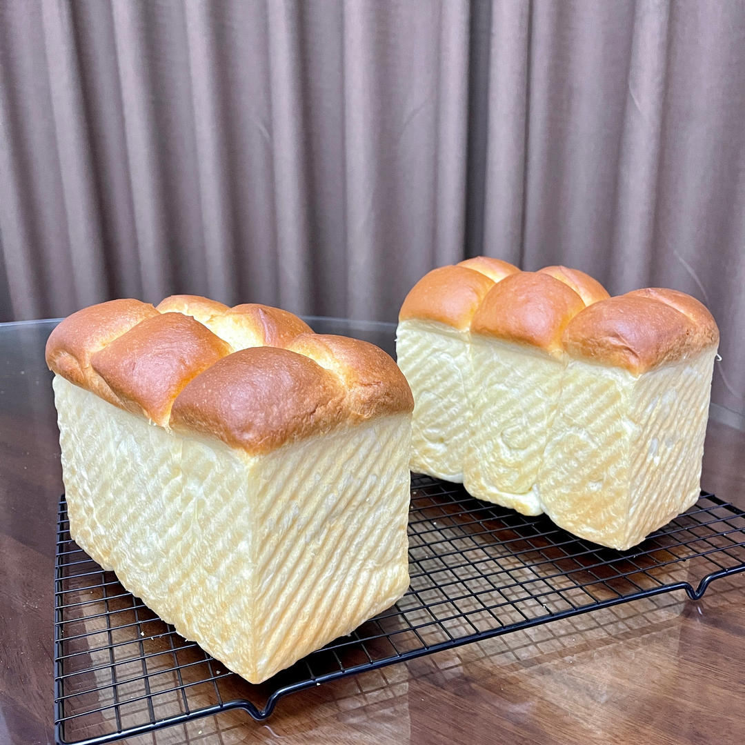 超级浓郁柔软的布里欧修吐司