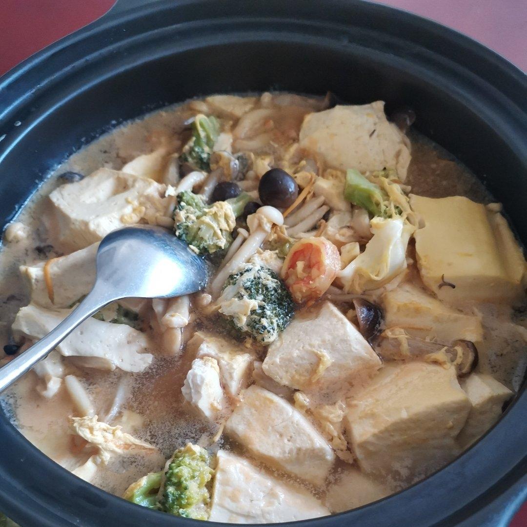 豆腐鲜虾菇菌汤