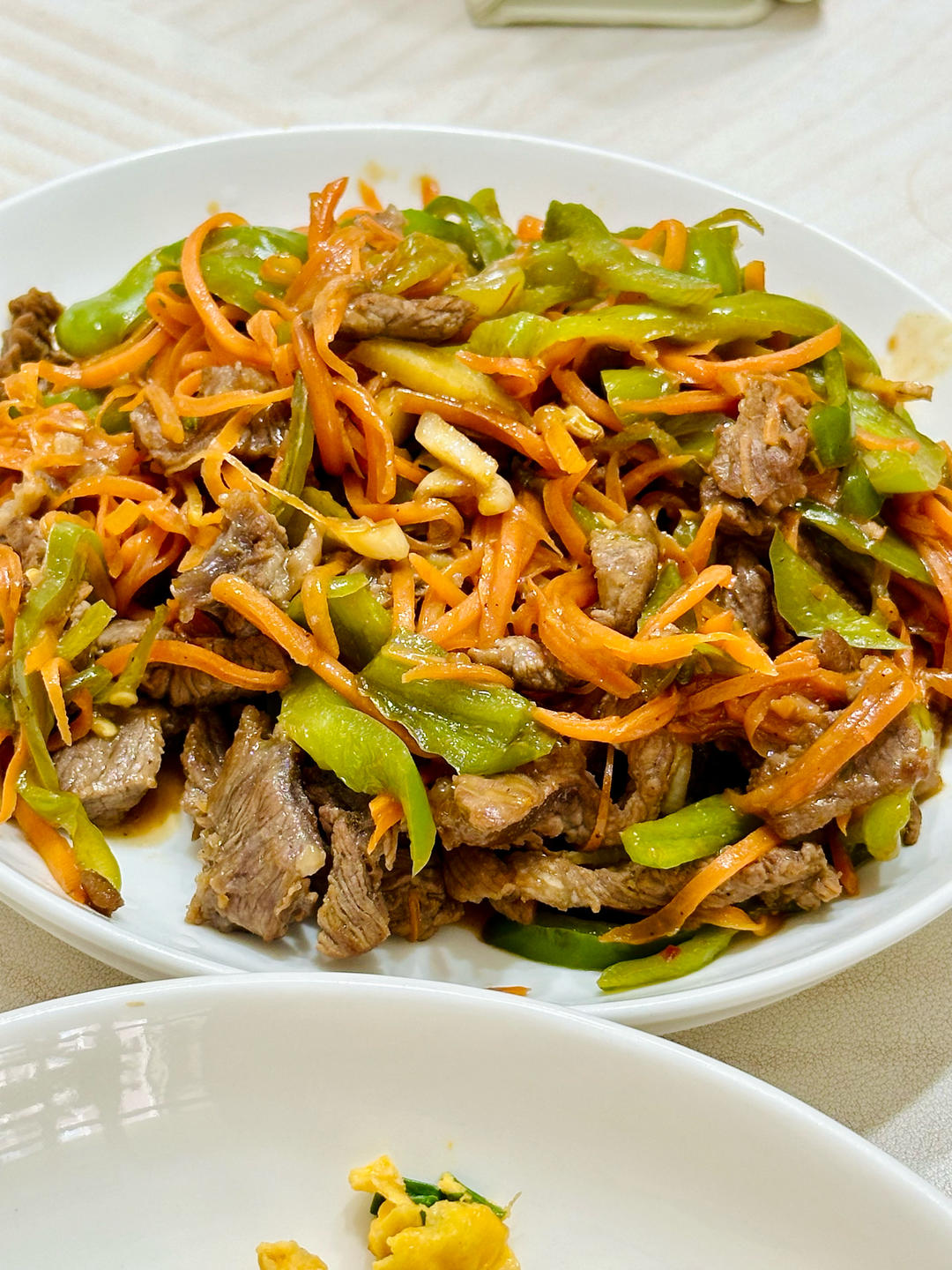 西芹胡萝卜青椒炒牛肉丝（快手）