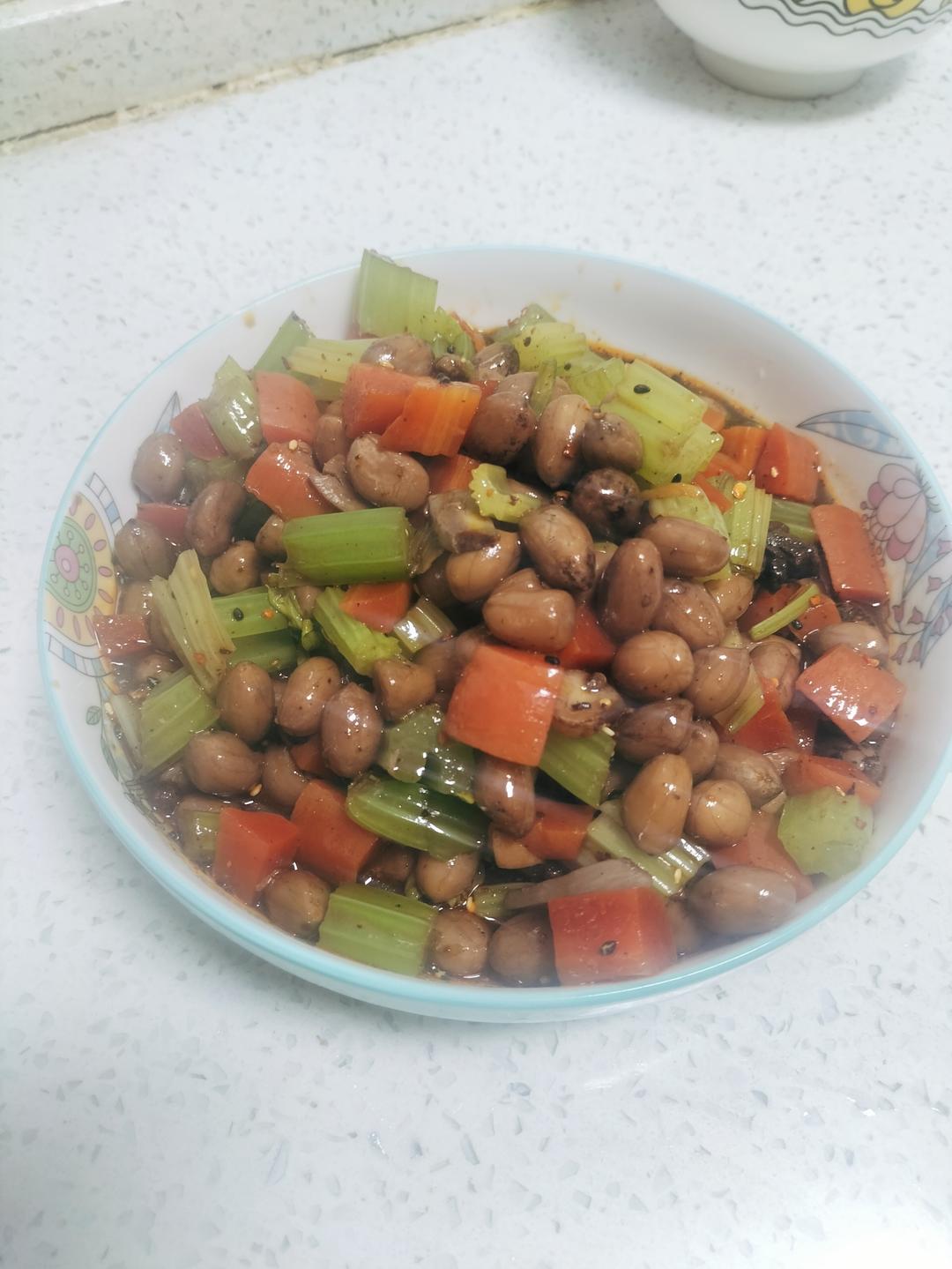 凉拌芹菜花生米胡萝卜