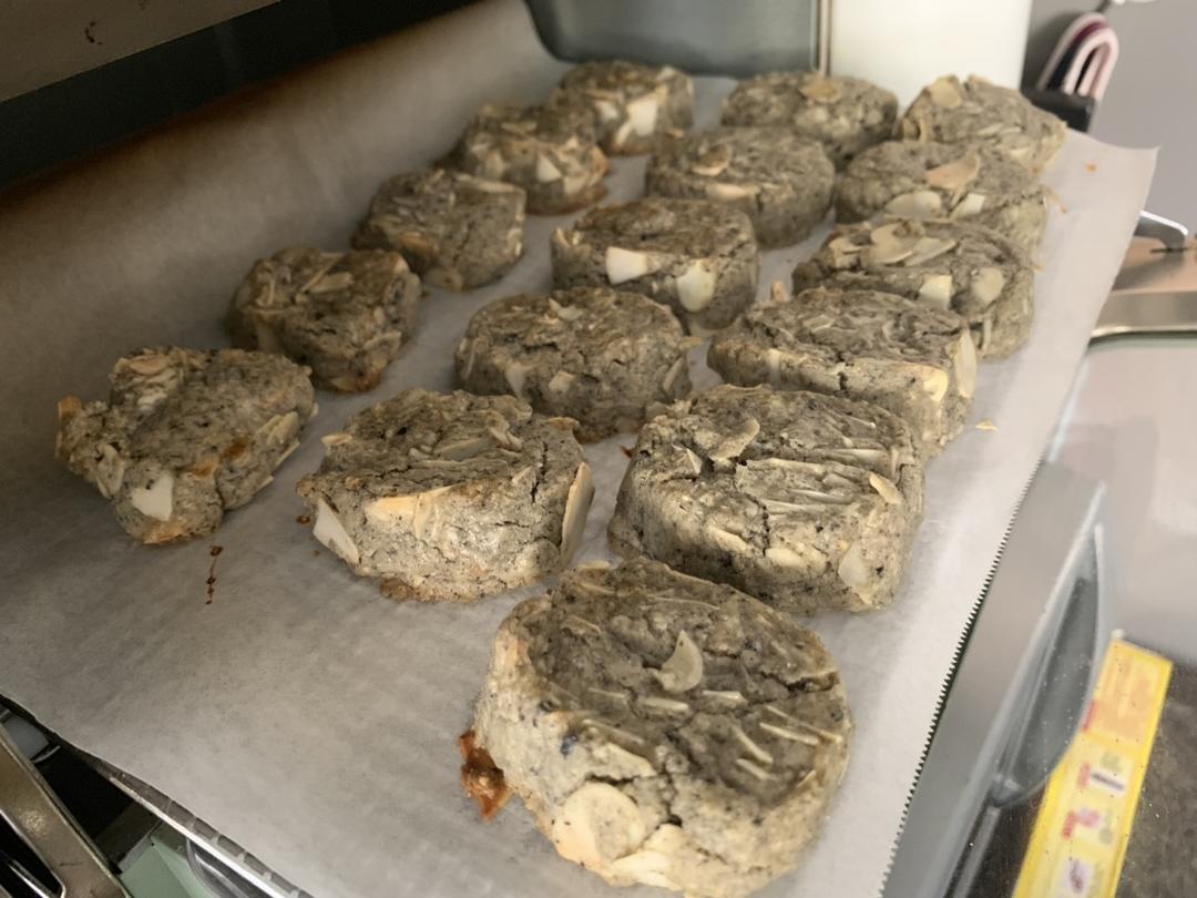 酥的掉渣的杏仁曲奇饼干