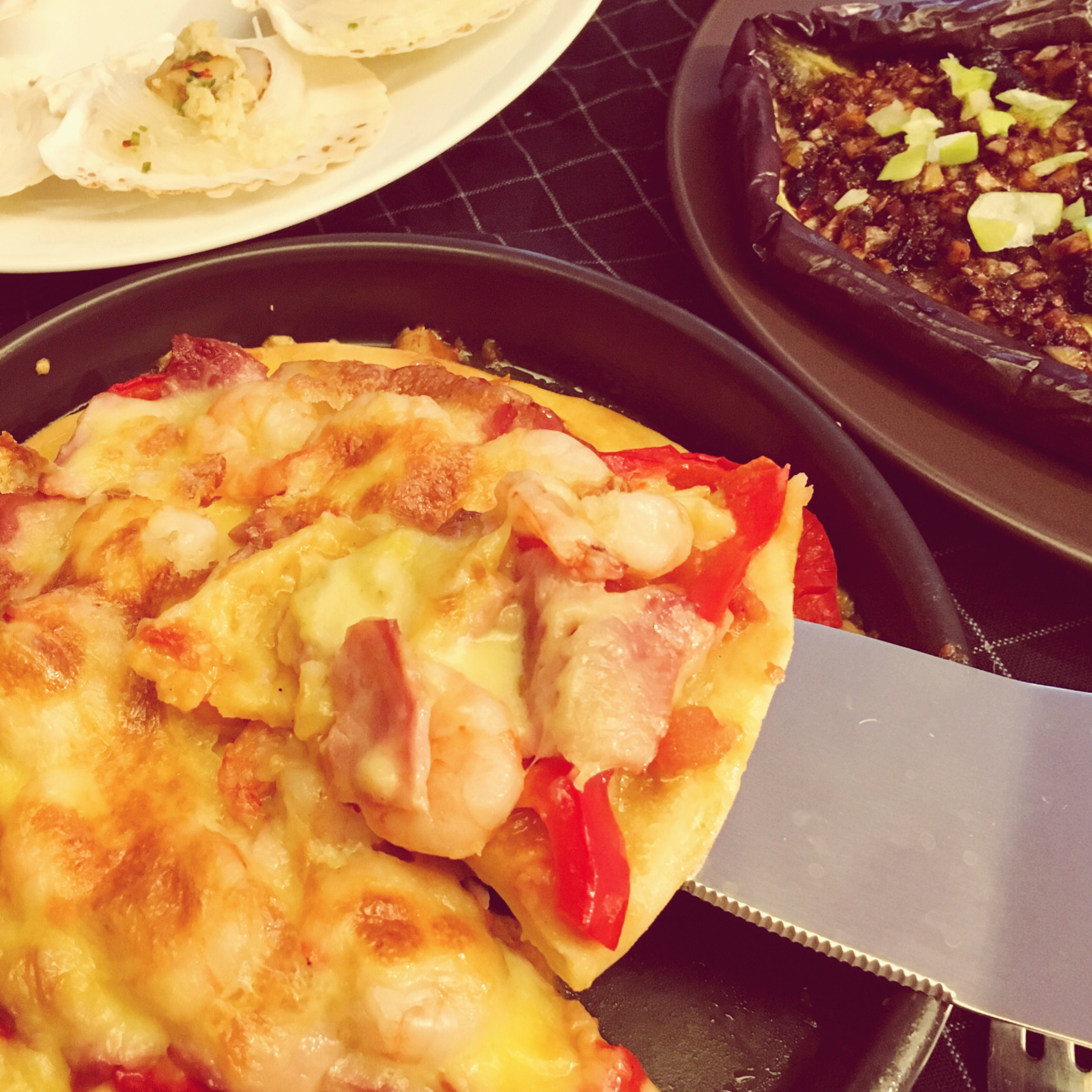 厚底鲜虾培根披萨