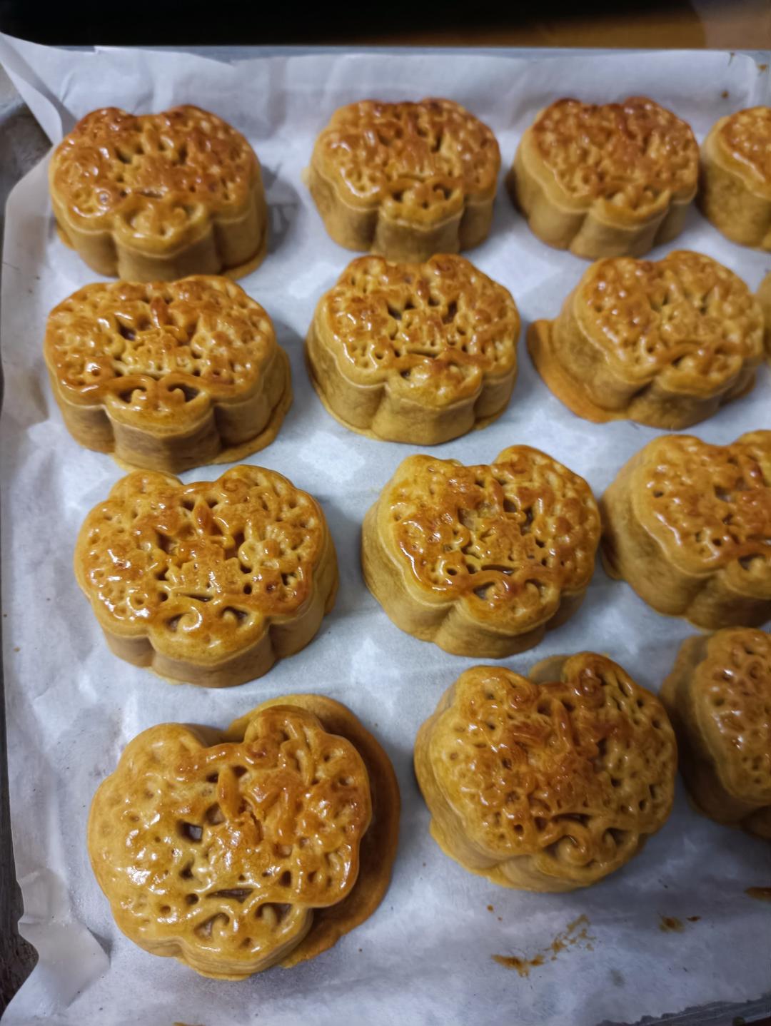 广式月饼－－蛋黄豆沙月饼