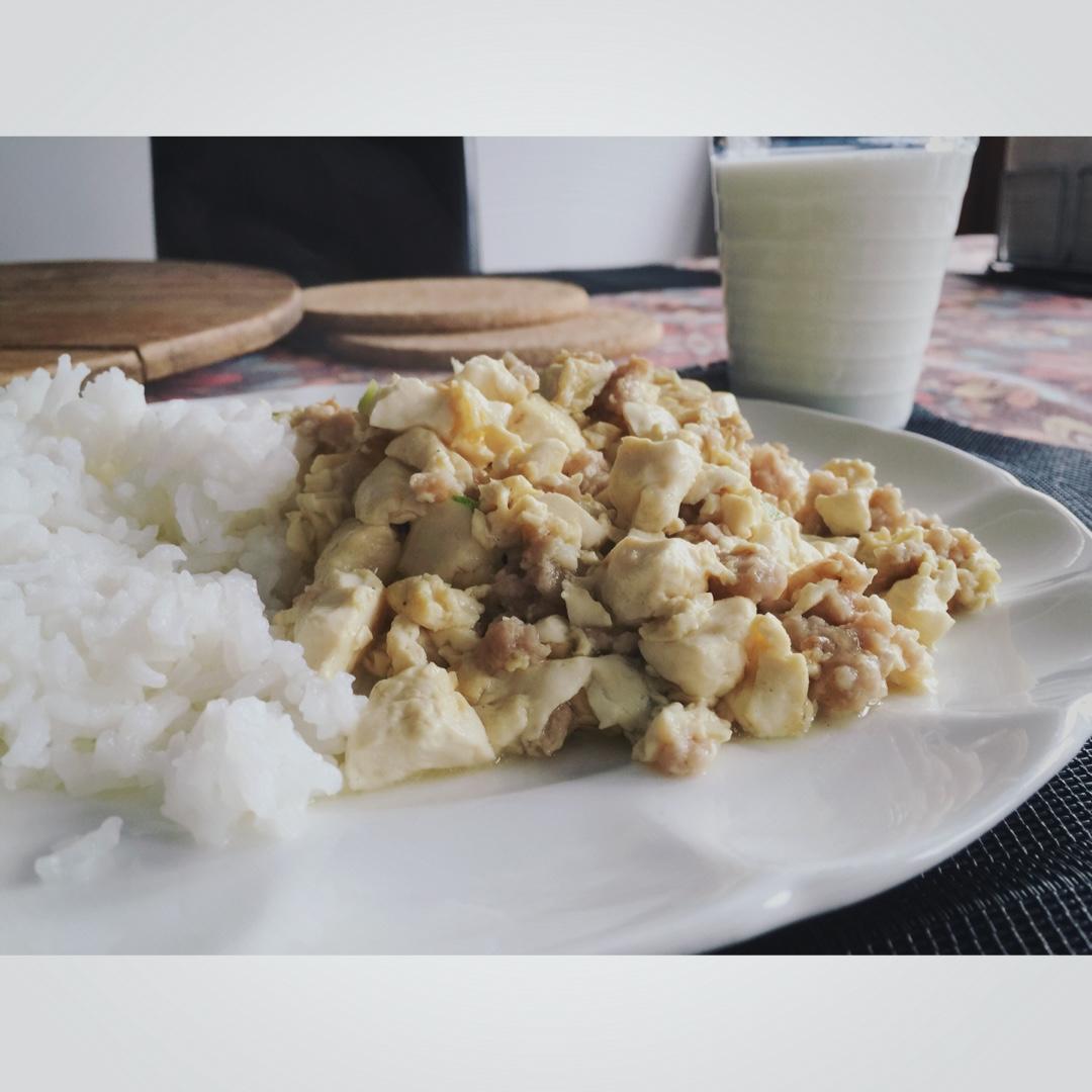 小葱肉沫炒豆腐