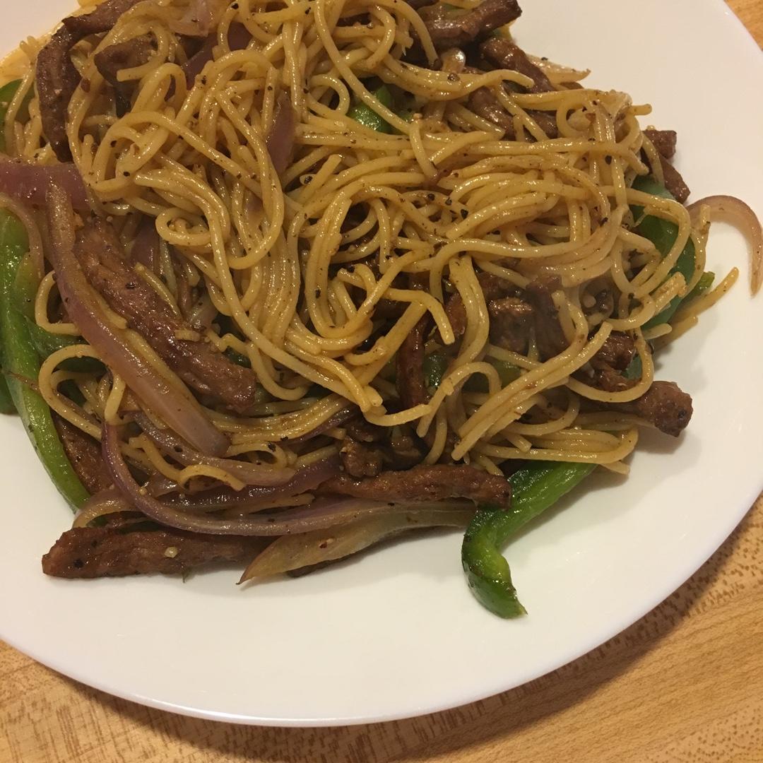 黑椒牛柳炒意面