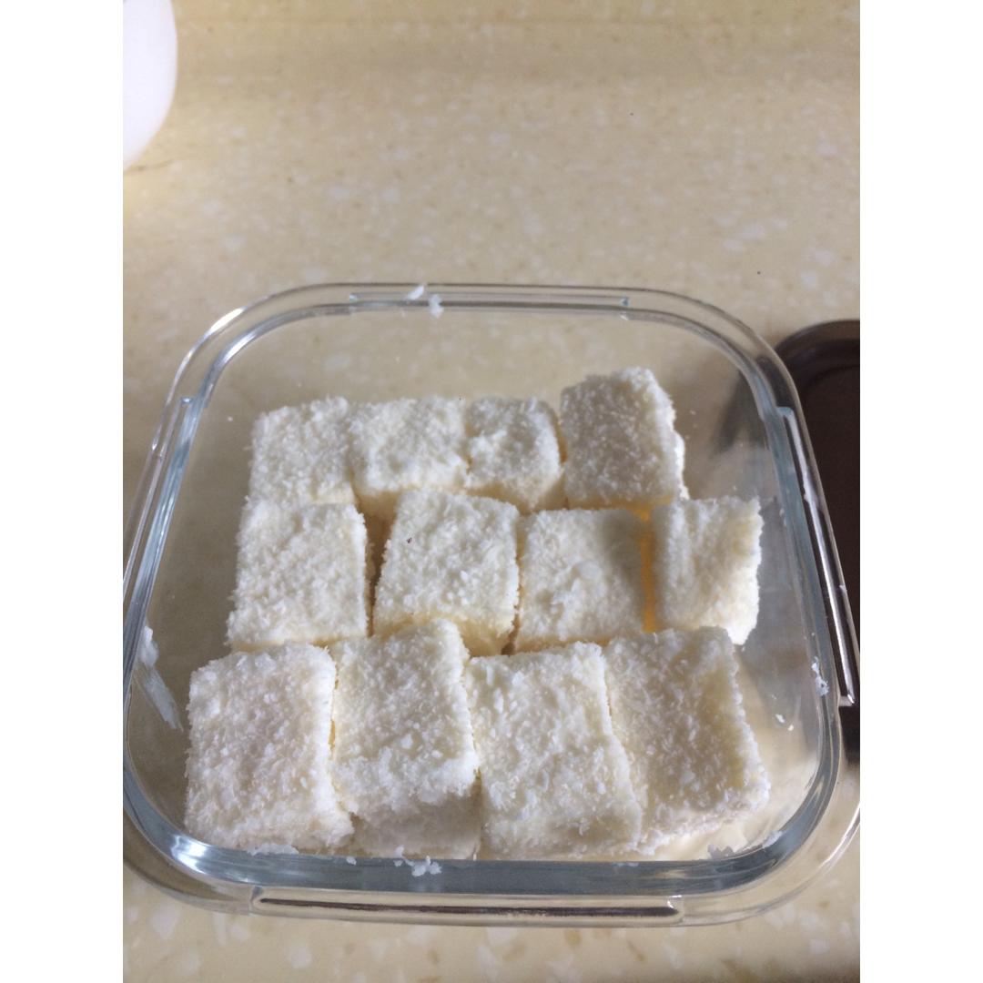椰丝牛奶小方糕