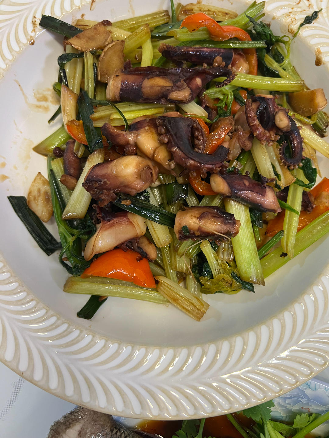 爆炒鱿鱼须，加上这一步，可以与铁板鱿鱼媲美