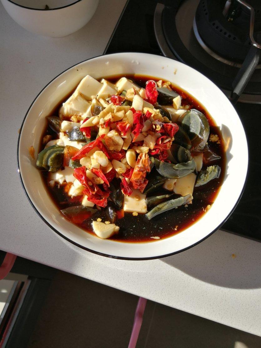 皮蛋拌豆腐