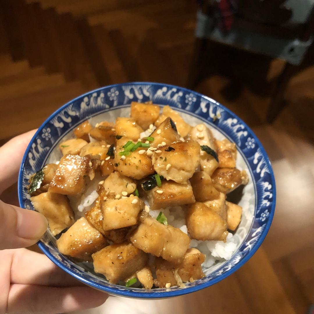 三文鱼饭（一人食，十分钟就做好）