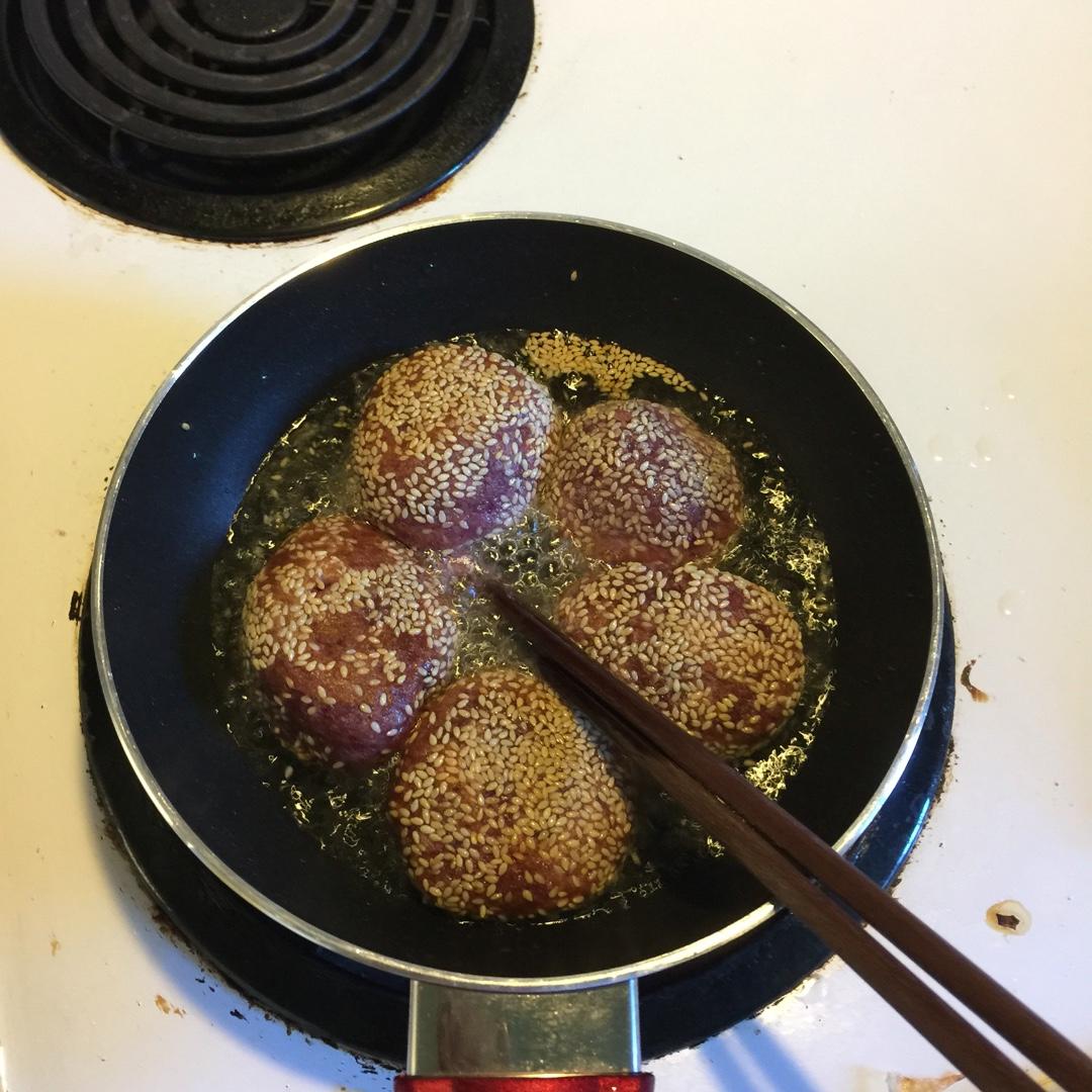 紫薯芝麻球