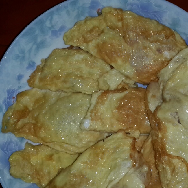 会打针的小男孩做的客家蛋饺