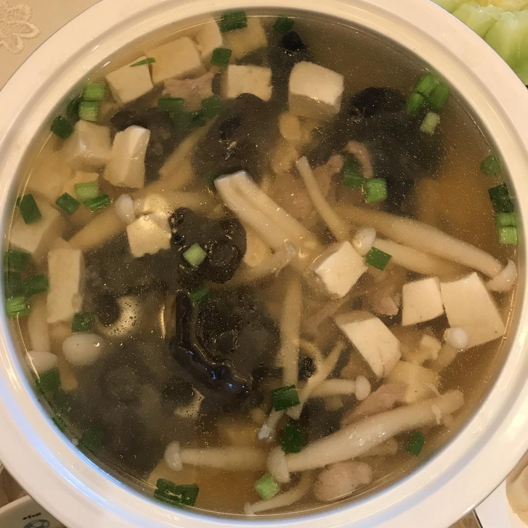 蟹味菇豆腐煲