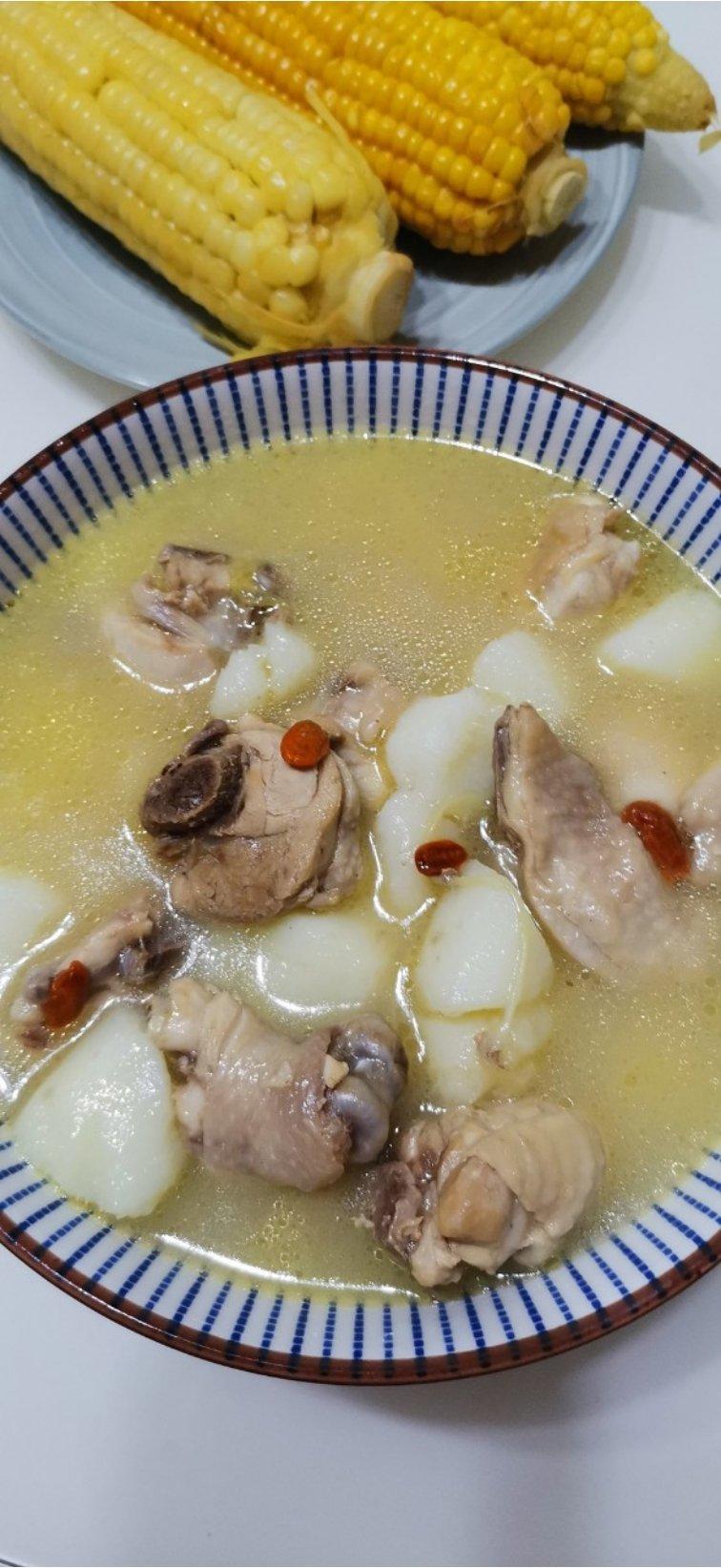 是肉肉啊rr做的山药炖鸡汤